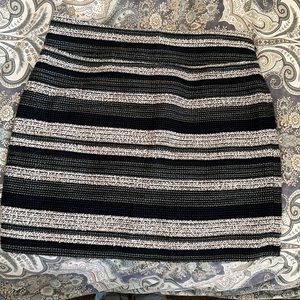 Size 8 Loft skirt side zip fully lined at 18 inches from waist to hem EUC
